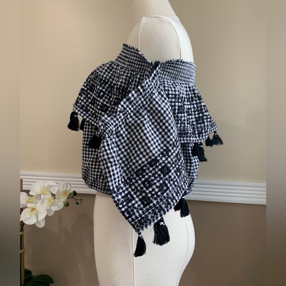 Black & White Off The Shoulder Shirt - Picture 2 of 4